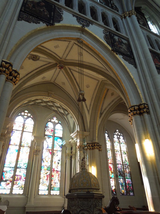 Innenausstattung der Kathedrale Sankt Nikolaus in Fribourg