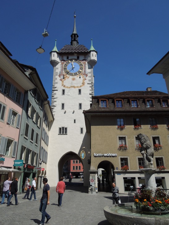 Stadtturm Baden mit Löwenbrunnen